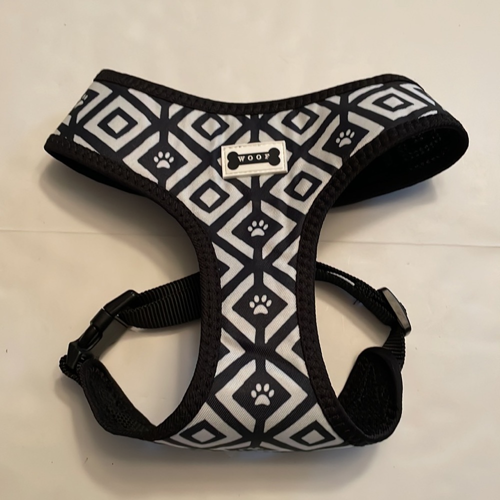 Woof  black and white diamond dog harness. Size M, 100% polyester